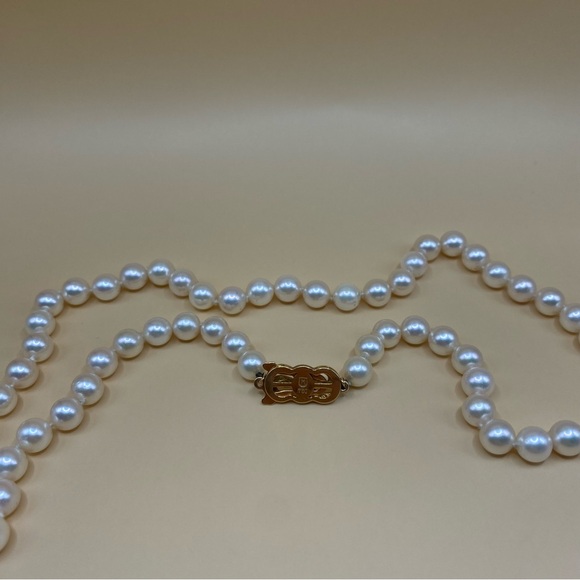 MIKIMOTO AKOYA Pearl Necklace; 18K gold; 18” Length; Pristine Condition. - Picture 6 of 9
